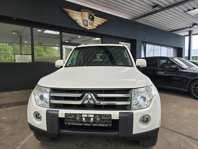 Мицубиси Паджеро 2010 в Европе на Automoto.ua Белый Мицубиси Паджеро, объемом двигателя 3.2 л и пробегом 127 тыс. км за 14449 $, фото 3 на Automoto.ua