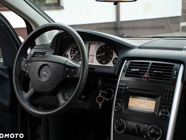 Мерседес Б-класс 2009 в Европе на Automoto.ua Серый Мерседес Б-класс, объемом двигателя 1 л и пробегом 219 тыс. км за 4819 $, фото 29 на Automoto.ua