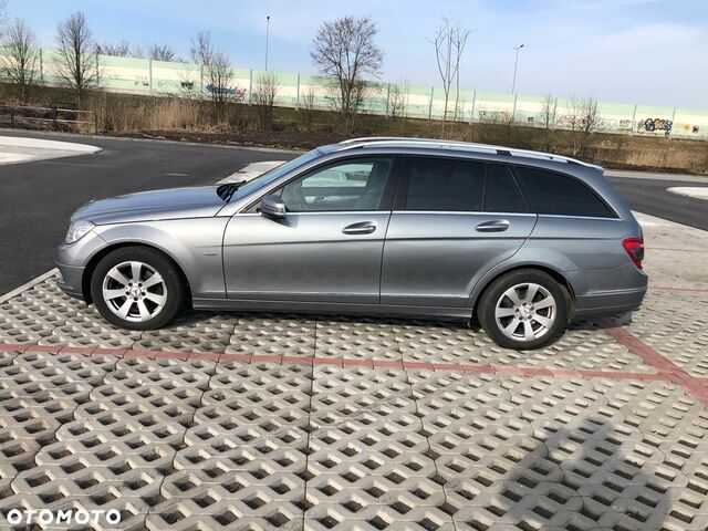 Мерседес Ц-Класс 2009 в Европе на Automoto.ua Серый Мерседес Ц-Класс, объемом двигателя 2.14 л и пробегом 280 тыс. км за 6901 $, фото 4 на Automoto.ua