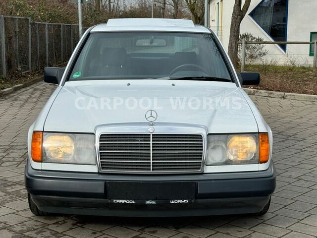 Мерседес 200 1988 в Европе на Automoto.ua Белый Мерседес 200, объемом двигателя 1.98 л и пробегом 196 тыс. км за 8841 $, фото 3 на Automoto.ua