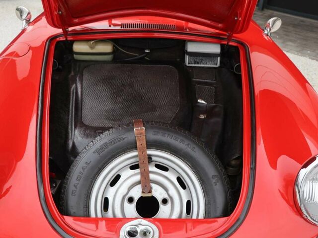 Червоний Порше 356, об'ємом двигуна 1.6 л та пробігом 4 тис. км за 97440 $, фото 5 на Automoto.ua