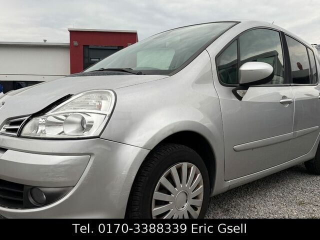 Рено Модус 2008 у Європі на Automoto.ua Срібний Рено Модус, об'ємом двигуна 1.6 л та пробігом 80 тис. км за 1751 $, фото 1 на Automoto.ua