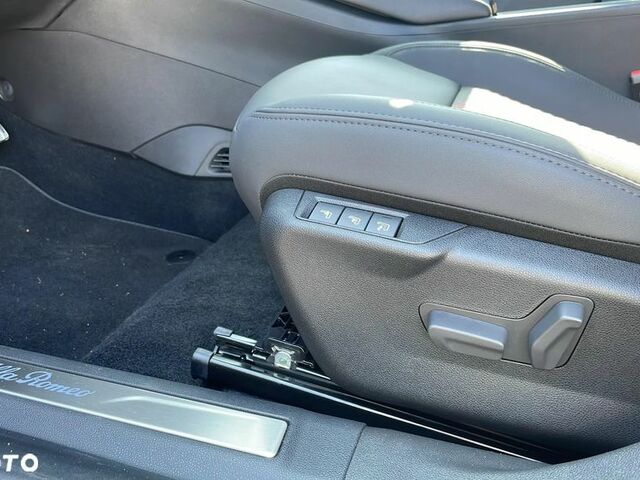 Альфа Ромео Джуниор 2024 в Европе на Automoto.ua Синий Альфа Ромео Джуниор, объемом двигателя 0 л и пробегом 1 тыс. км за 149900 $, фото 13 на Automoto.ua