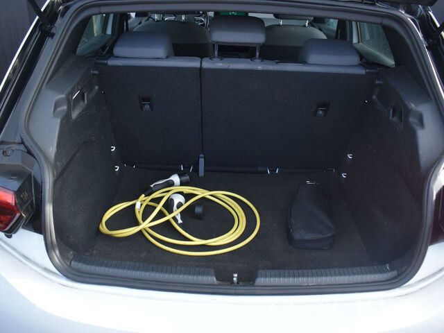 Фольксваген ID.3 2020 в Европе на Automoto.ua Белый Фольксваген ID.3, объемом двигателя 0 л и пробегом 154 тыс. км за 11192 $, фото 12 на Automoto.ua