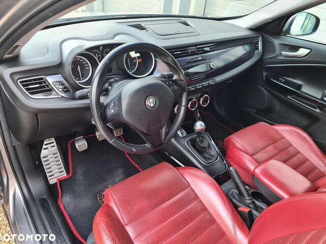 Альфа Ромео Giulietta 2011 у Європі на Automoto.ua Сірий Альфа Ромео Giulietta, об'ємом двигуна 1 л та пробігом 188 тис. км за 5448 $, фото 7 на Automoto.ua