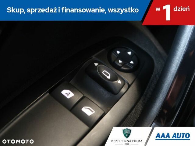 Пежо 208, объемом двигателя 1.2 л и пробегом 52 тыс. км за 7559 $, фото 16 на Automoto.ua