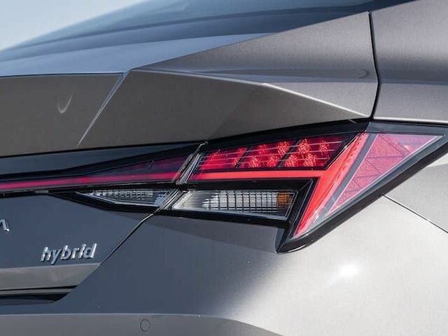 Выбрать новый седан Hyundai Elantra Hybrid 2023