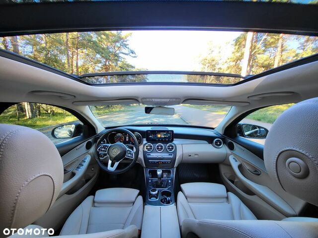 Мерседес Ц-Клас 2019 у Європі на Automoto.ua Чорний Мерседес Ц-Клас, об'ємом двигуна 1 л та пробігом 166 тис. км за 20073 $, фото 1 на Automoto.ua