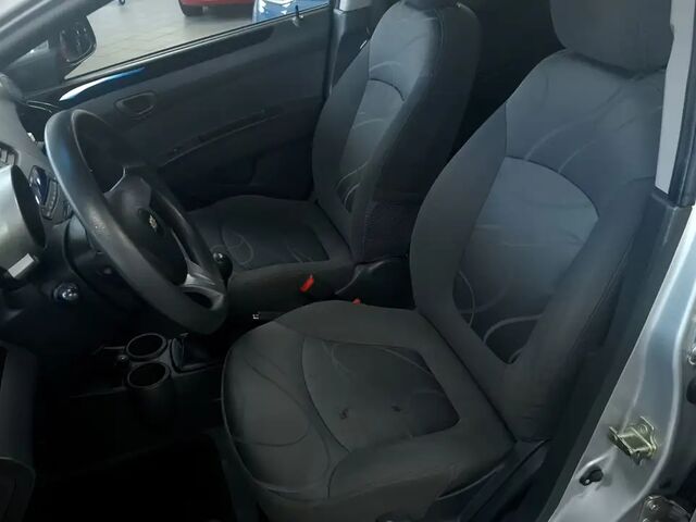 Шевроле Спарк 2010 в Европе на Automoto.ua Серебряный Шевроле Спарк, объемом двигателя 1 л и пробегом 87 тыс. км за 3798 $, фото 12 на Automoto.ua