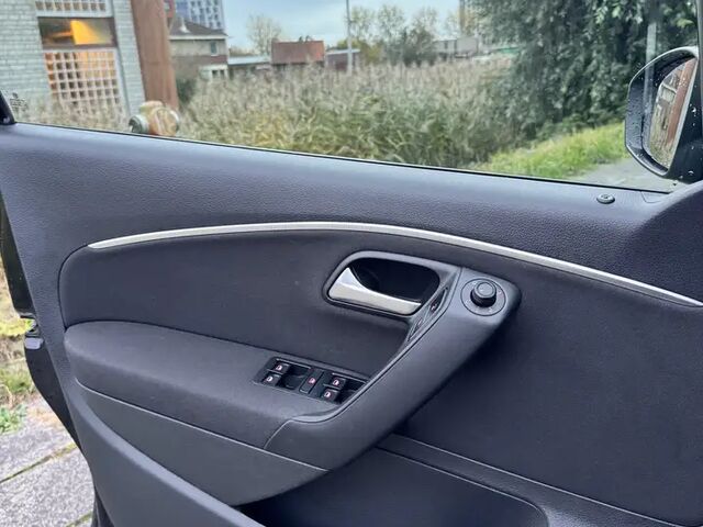 Фольксваген Поло 2015 у Європі на Automoto.ua Чорний Фольксваген Поло, об'ємом двигуна 1.42 л та пробігом 192 тис. км за 8174 $, фото 9 на Automoto.ua