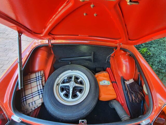Красный МГ MGB, объемом двигателя 0 л и пробегом 58 тыс. км за 13925 $, фото 6 на Automoto.ua