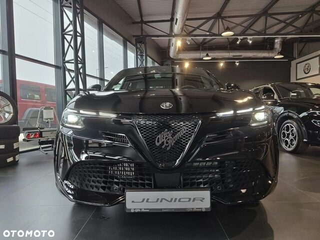 Альфа Ромео Джуниор 2025 в Европе на Automoto.ua Красный Альфа Ромео Джуниор, объемом двигателя 1 л и пробегом 1 тыс. км за 35473 $, фото 2 на Automoto.ua