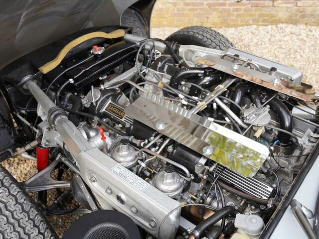 Сірий Ягуар E-Type, об'ємом двигуна 0 л та пробігом 105 тис. км за 70914 $, фото 16 на Automoto.ua