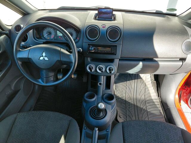 Мицубиси Кольт 2009 в Европе на Automoto.ua Красный Мицубиси Кольт, объемом двигателя 0 л и пробегом 172 тыс. км за 1299 $, фото 5 на Automoto.ua