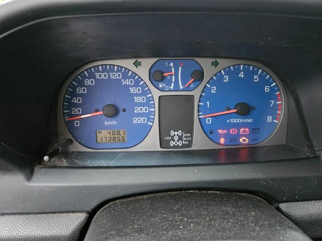 Міцубісі Паджеро 2001 у Європі на Automoto.ua Срібний Міцубісі Паджеро, об'ємом двигуна 1.83 л та пробігом 173 тис. км за 4558 $, фото 8 на Automoto.ua