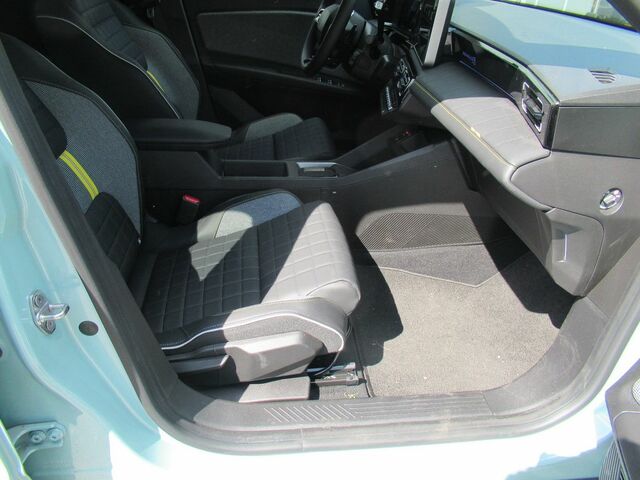 Рено R 4 2025 в Европе на Automoto.ua Зеленый Рено R 4, объемом двигателя 0 л и пробегом 2 тыс. км за 44111 $, фото 3 на Automoto.ua