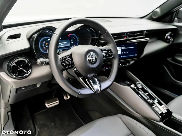 Альфа Ромео Джуниор 2025 в Европе на Automoto.ua Серый Альфа Ромео Джуниор, объемом двигателя 1 л и пробегом 350 тыс. км за 34601 $, фото 29 на Automoto.ua