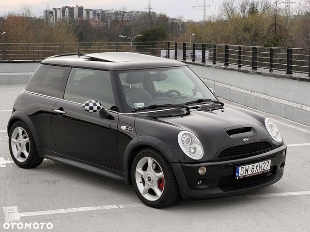 Мини John Cooper Works, объемом двигателя 1.6 л и пробегом 165 тыс. км за 6156 $, фото 2 на Automoto.ua