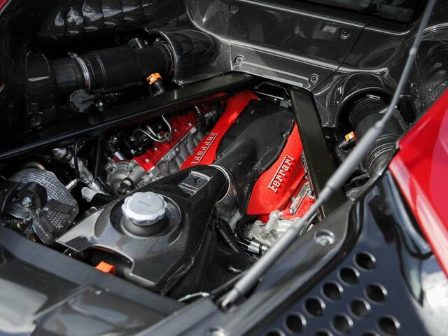 Червоний Феррарі SF90, об'ємом двигуна 3.99 л та пробігом 2 тис. км за 525806 $, фото 14 на Automoto.ua