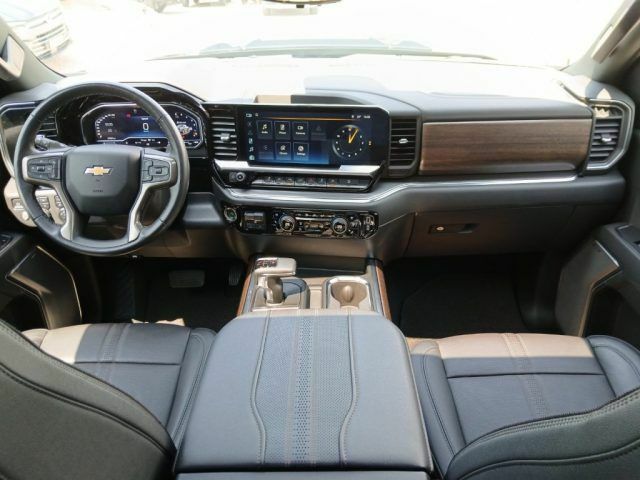 Шевроле Сильверадо 2024 в Европе на Automoto.ua Черный Шевроле Сильверадо, объемом двигателя 6.16 л и пробегом 30 тыс. км за 93702 $, фото 9 на Automoto.ua