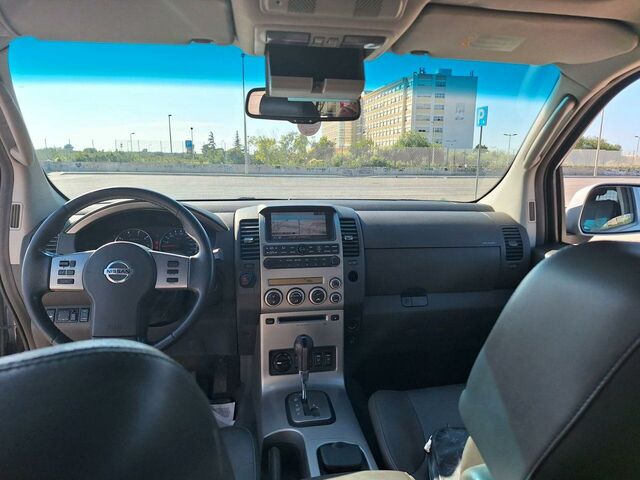 Ниссан Патфайндер 2007 в Европе на Automoto.ua Серебряный Ниссан Патфайндер, объемом двигателя 2.49 л и пробегом 250 тыс. км за 5490 $, фото 14 на Automoto.ua