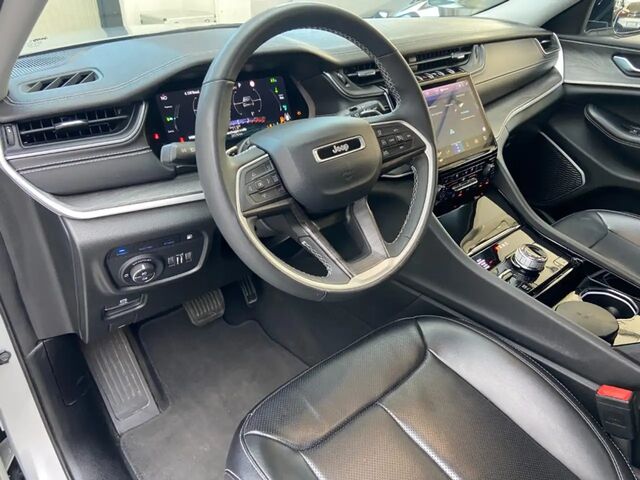 Джип Гранд Чероки 2023 в Европе на Automoto.ua Серый Джип Гранд Чероки, объемом двигателя 2 л и пробегом 29 тыс. км за 65386 $, фото 3 на Automoto.ua