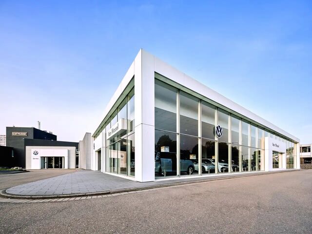 Фольксваген Туарег 2025 у Європі на Automoto.ua Синій Фольксваген Туарег, об'ємом двигуна 3 л та пробігом 15 тис. км за 119480 $, фото 8 на Automoto.ua