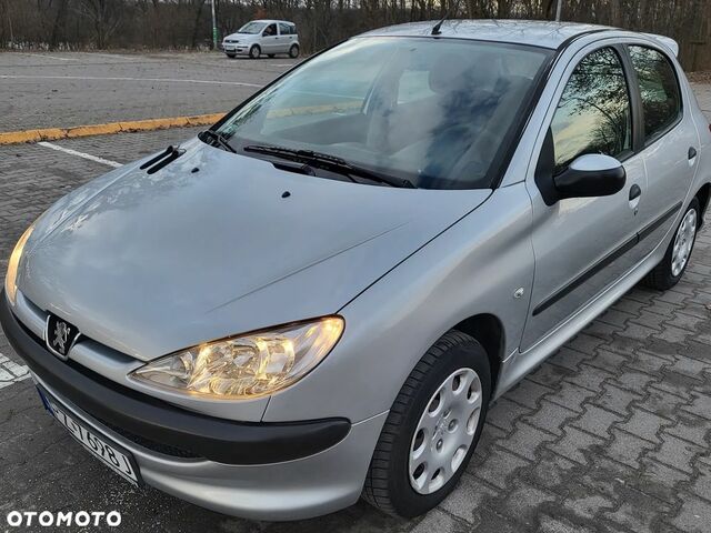 Пежо 206, объемом двигателя 1.36 л и пробегом 136 тыс. км за 2117 $, фото 1 на Automoto.ua