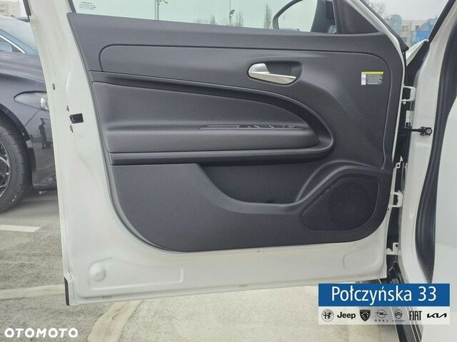 Альфа Ромео Джуниор 2024 в Европе на Automoto.ua Белый Альфа Ромео Джуниор, объемом двигателя 1 л и пробегом 7 тыс. км за 32177 $, фото 11 на Automoto.ua