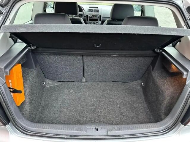 Фольксваген Поло 2006 в Европе на Automoto.ua Серый Фольксваген Поло, объемом двигателя 1.39 л и пробегом 98 тыс. км за 7019 $, фото 11 на Automoto.ua