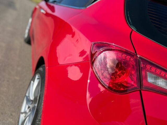 Альфа Ромео Giulietta 2012 у Європі на Automoto.ua Червоний Альфа Ромео Giulietta, об'ємом двигуна 1 л та пробігом 146 тис. км за 7482 $, фото 10 на Automoto.ua