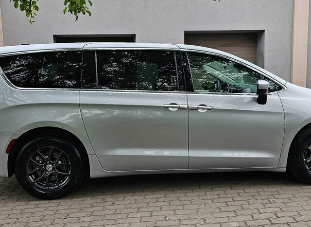 Крайслер Pacifica 2022 у Європі на Automoto.ua Сірий Крайслер Pacifica, об'ємом двигуна 3.61 л та пробігом 87 тис. км за 28766 $, фото 7 на Automoto.ua