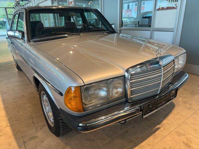 Мерседес 200 1984 у Європі на Automoto.ua Срібний Мерседес 200, об'ємом двигуна 2 л та пробігом 138 тис. км за 16240 $, фото 2 на Automoto.ua