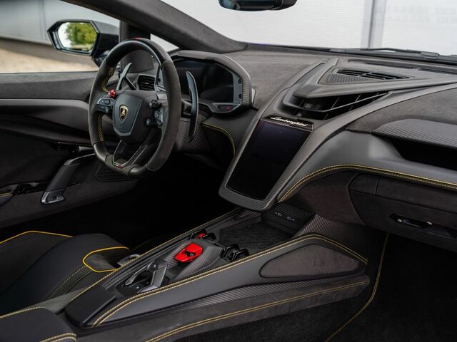 Ламборджини Revuelto 2025 в Европе на Automoto.ua Красный Ламборджини Revuelto, объемом двигателя 6.5 л и пробегом 3 тыс. км за 816664 $, фото 6 на Automoto.ua
