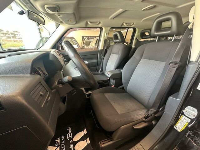 Джип Патриот 2009 в Европе на Automoto.ua Черный Джип Патриот, объемом двигателя 1.97 л и пробегом 230 тыс. км за 5500 $, фото 10 на Automoto.ua