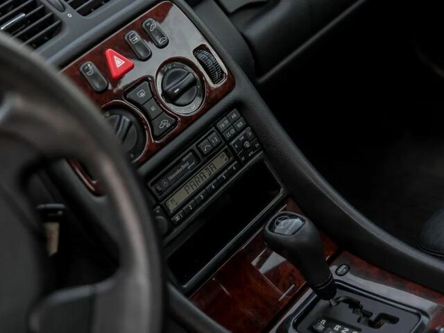 Мерседес ЦЛК-Клас 1997 у Європі на Automoto.ua Сірий Мерседес ЦЛК-Клас, об'ємом двигуна 2.3 л та пробігом 173 тис. км за 15900 $, фото 19 на Automoto.ua