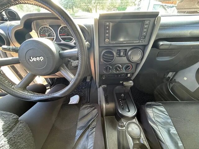 Джип Вранглер 2008 в Европе на Automoto.ua Серебряный Джип Вранглер, объемом двигателя 2.78 л и пробегом 203 тыс. км за 18049 $, фото 1 на Automoto.ua