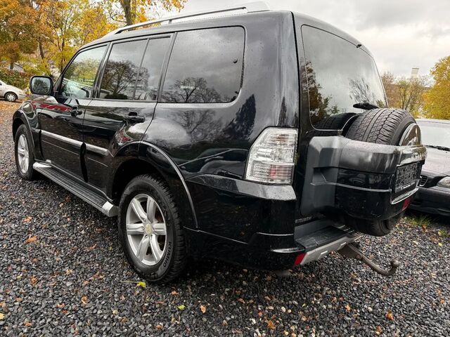 Міцубісі Паджеро 2011 у Європі на Automoto.ua Чорний Міцубісі Паджеро, об'ємом двигуна 3.2 л та пробігом 248 тис. км за 12613 $, фото 3 на Automoto.ua