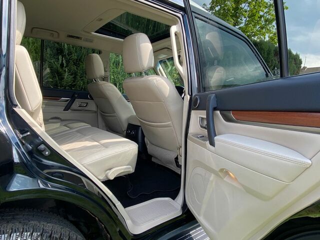 Мицубиси Паджеро 2009 в Европе на Automoto.ua Черный Мицубиси Паджеро, объемом двигателя 3.2 л и пробегом 85 тыс. км за 26803 $, фото 17 на Automoto.ua