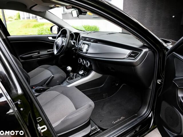 Альфа Ромео Giulietta 2016 у Європі на Automoto.ua Чорний Альфа Ромео Giulietta, об'ємом двигуна 1 л та пробігом 125 тис. км за 37900 $, фото 21 на Automoto.ua