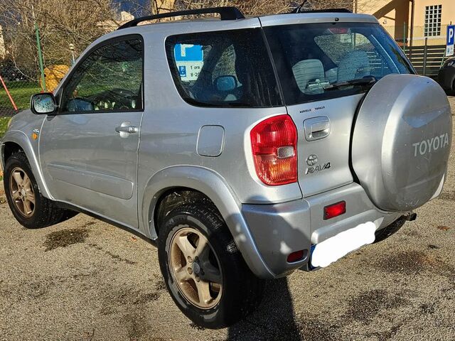 Тойота РАВ 4 2003 у Європі на Automoto.ua Срібний Тойота РАВ 4, об'ємом двигуна 2 л та пробігом 194 тис. км за 4664 $, фото 1 на Automoto.ua