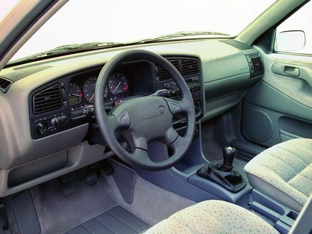 Фольксваген Пассат (все), Седан 1988 - 1996 (B3, B4) 2.0 i 16V MT (136 Hp)