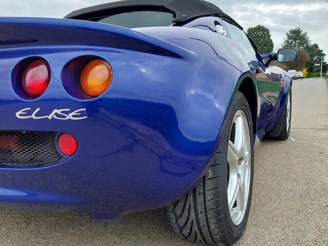 Синий Лотус Elise, объемом двигателя 1.8 л и пробегом 141 тыс. км за 25655 $, фото 1 на Automoto.ua