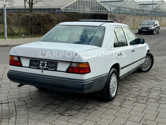 Мерседес 200 1988 в Европе на Automoto.ua Белый Мерседес 200, объемом двигателя 1.98 л и пробегом 196 тыс. км за 8841 $, фото 10 на Automoto.ua