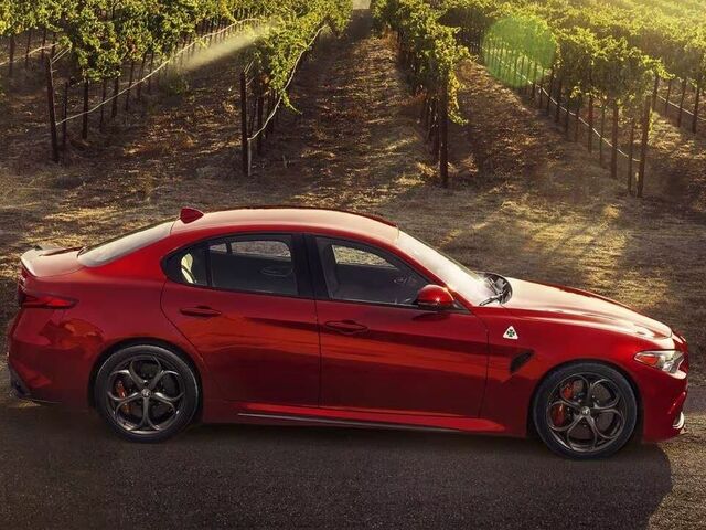 Дізнатись параметри авто Alfa Romeo Giulia 2023