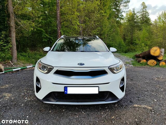 Киа Stonic, объемом двигателя 1.37 л и пробегом 73 тыс. км за 13391 $, фото 1 на Automoto.ua