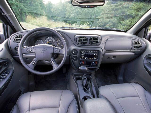 Шевроле Трейлблейзер, Позашляховик / Кросовер 2006 - 2012 6.0 i V8 16V SS AWD