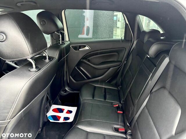 Мерседес Б-класс 2017 в Европе на Automoto.ua Белый Мерседес Б-класс, объемом двигателя 1 л и пробегом 204 тыс. км за 14020 $, фото 15 на Automoto.ua