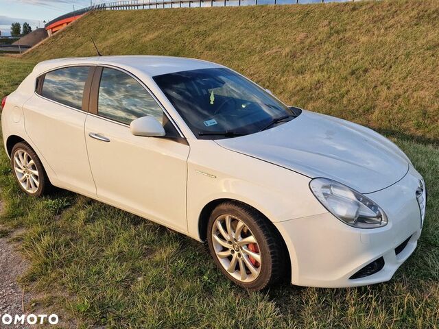 Альфа Ромео Джульетта 2010 в Европе на Automoto.ua Белый Альфа Ромео Джульетта, объемом двигателя 1 л и пробегом 265 тыс. км за 4577 $, фото 1 на Automoto.ua