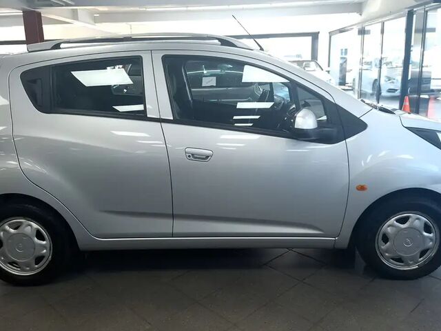 Шевроле Спарк 2010 в Европе на Automoto.ua Серебряный Шевроле Спарк, объемом двигателя 1 л и пробегом 87 тыс. км за 3798 $, фото 4 на Automoto.ua